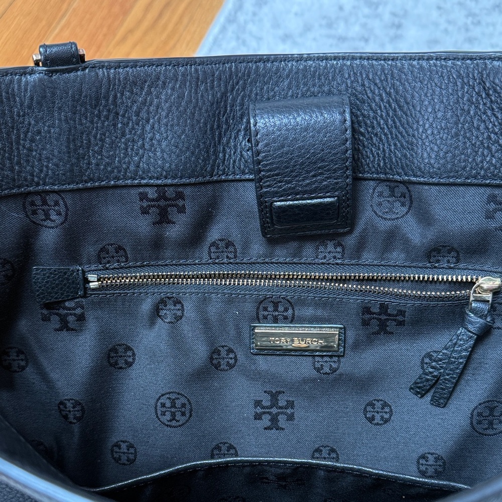 Tory Burch Black Leather Shoulder Bag - Picture 2 of 5